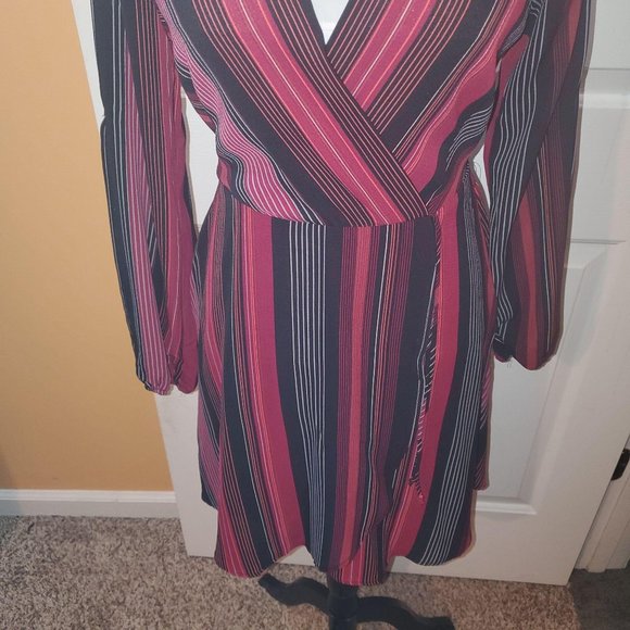 MONTAEU Faux Wrapped Dress - Picture 5 of 10